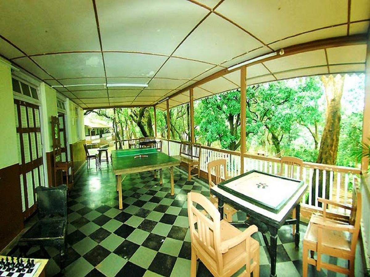 Cecil Hotel Matheran Exteriör bild