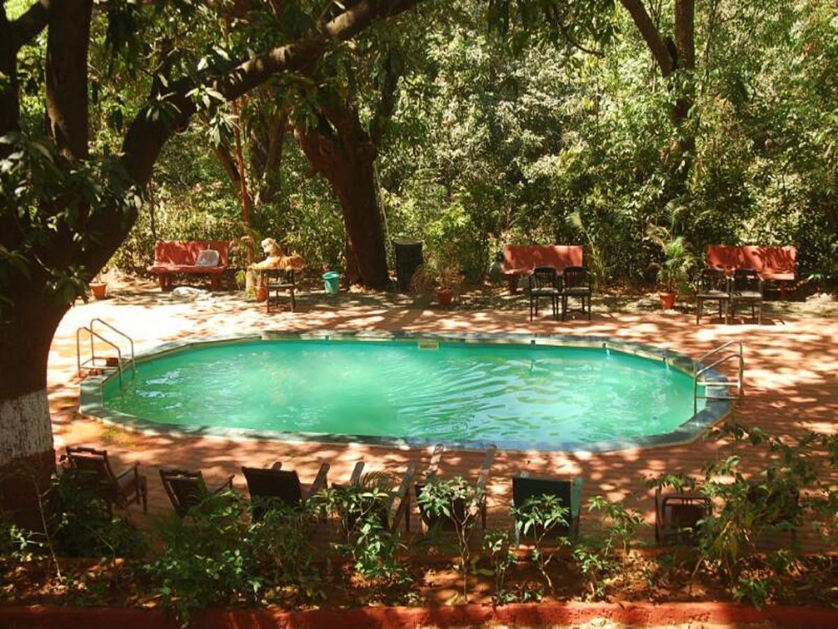 Cecil Hotel Matheran Exteriör bild