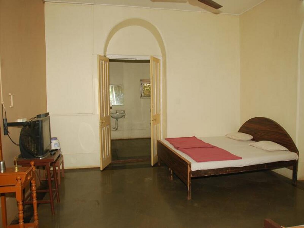 Cecil Hotel Matheran Exteriör bild
