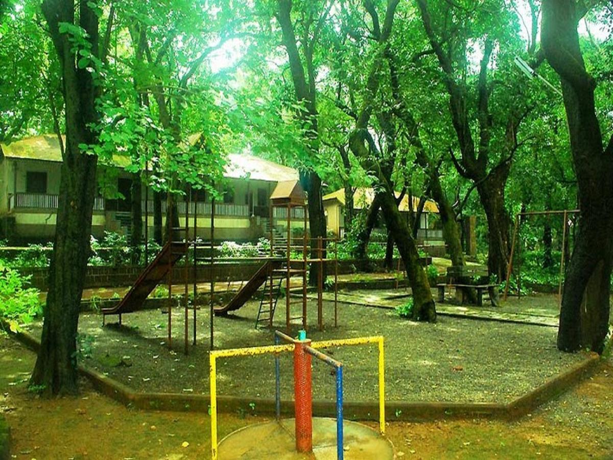 Cecil Hotel Matheran Exteriör bild