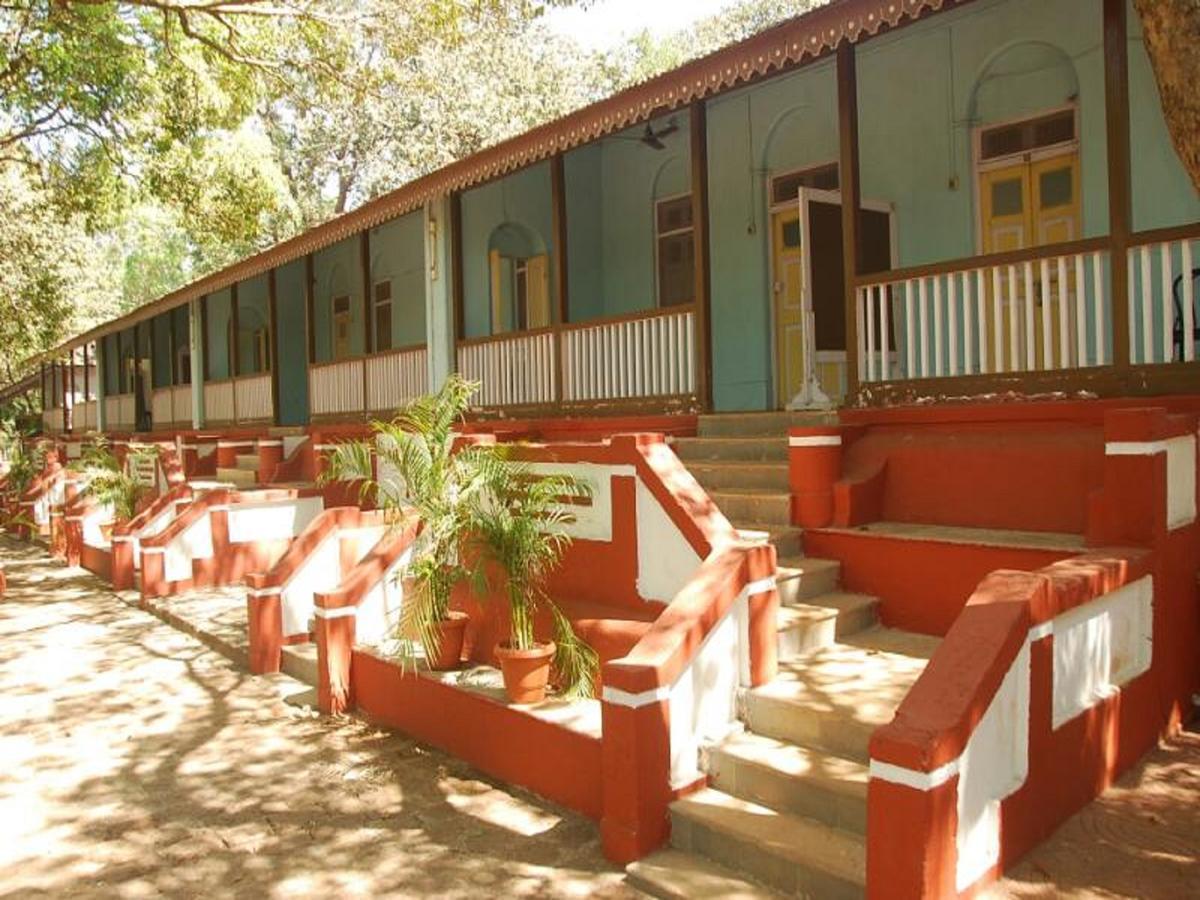 Cecil Hotel Matheran Exteriör bild
