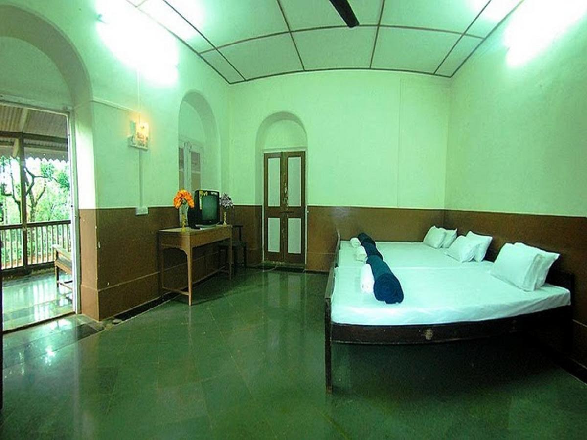 Cecil Hotel Matheran Exteriör bild