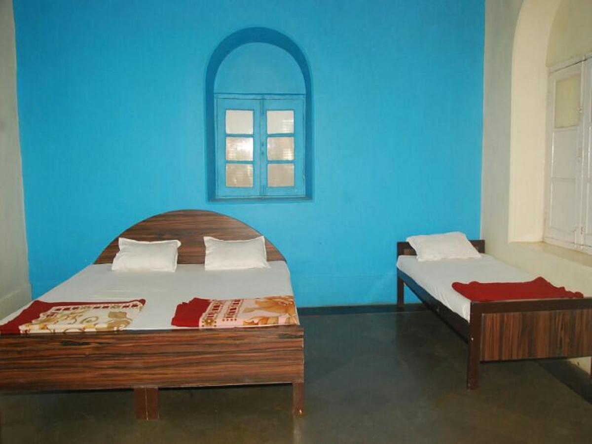 Cecil Hotel Matheran Exteriör bild