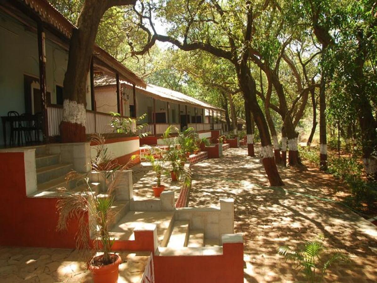 Cecil Hotel Matheran Exteriör bild