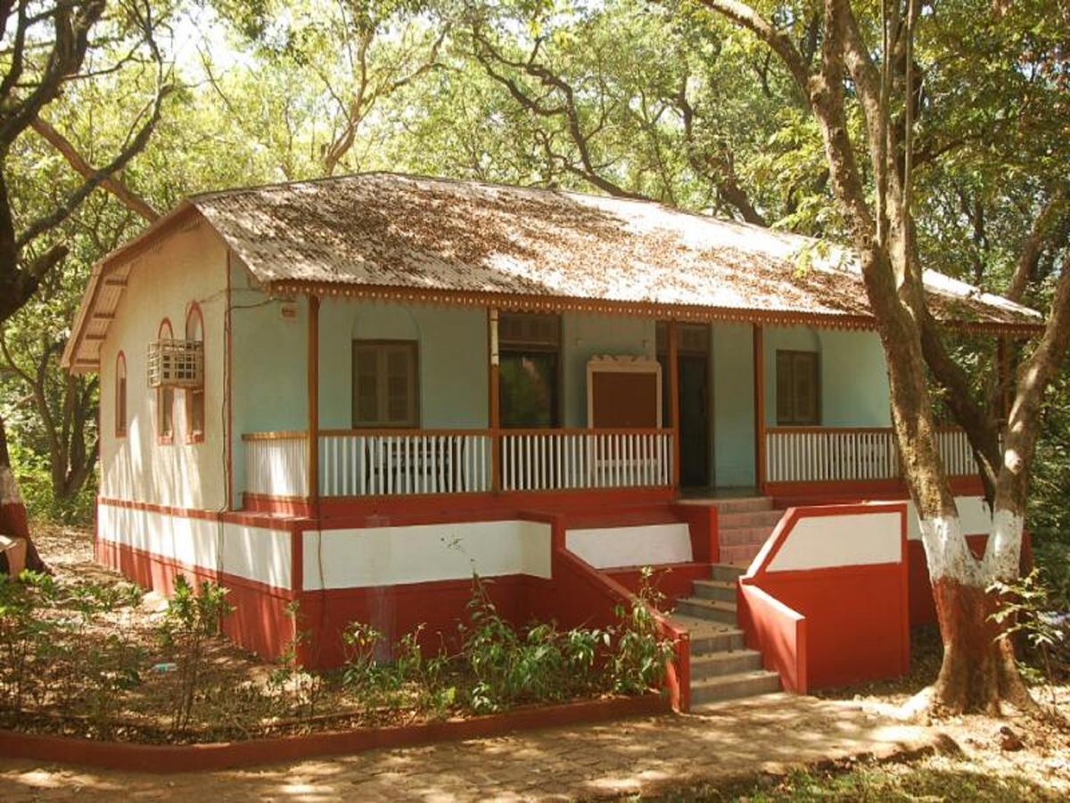 Cecil Hotel Matheran Exteriör bild