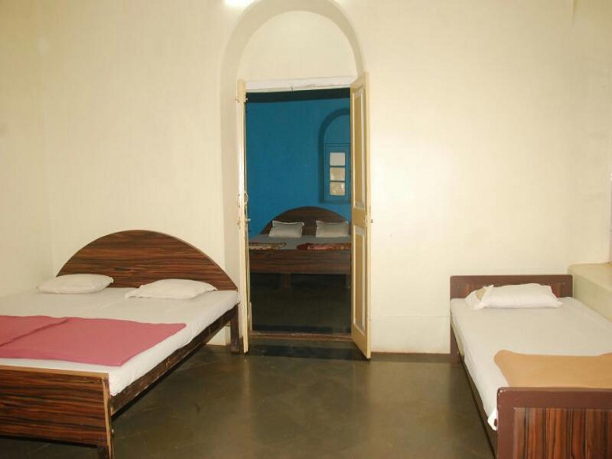 Cecil Hotel Matheran Exteriör bild