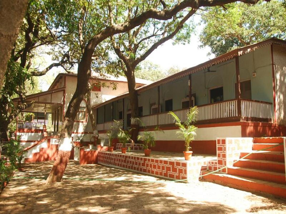 Cecil Hotel Matheran Exteriör bild