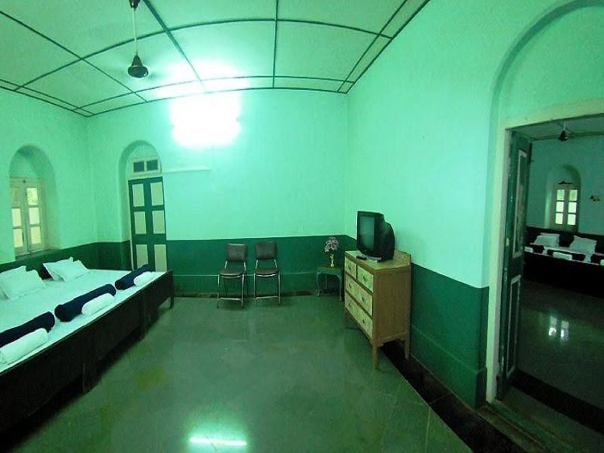 Cecil Hotel Matheran Exteriör bild